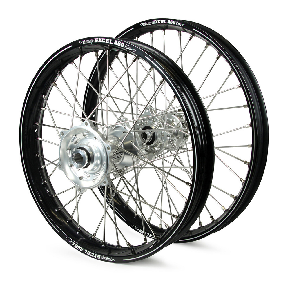 09fbbf_97602db304ff4807a46c224427e60083mv2.jpg - Inmotion Suspension Two spoked bicycle wheels with black rims and silver hubs, positioned together for display.