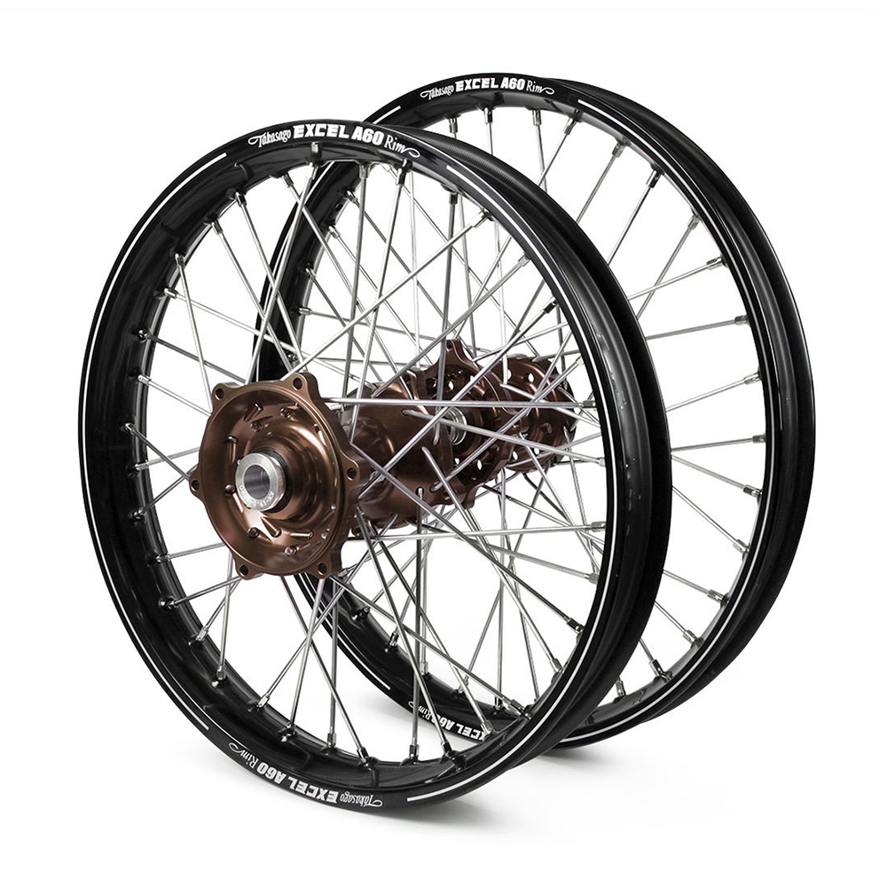 09fbbf_c15b23ee0b994a2b897757f93ce5f09dmv2-2.jpg - Inmotion Suspension Pair of bicycle wheels with black rims, bronze hubs, and numerous silver spokes against a white background (product image).